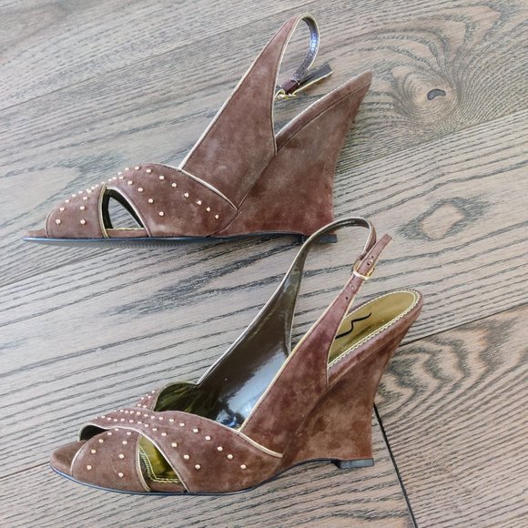 *NEW* NINA Wedge Brown Suede Gold Stud Peep Toe Heel NEW - Picture 3 of 4